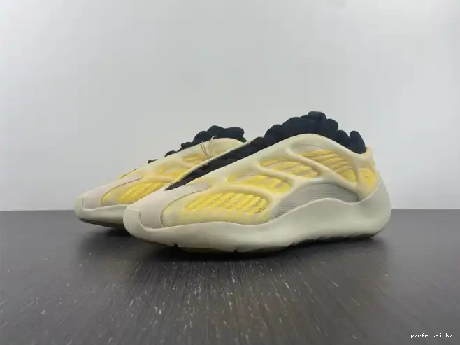 V3 Mono 700 HP5425 Yeezy Adidas Safflower 0612